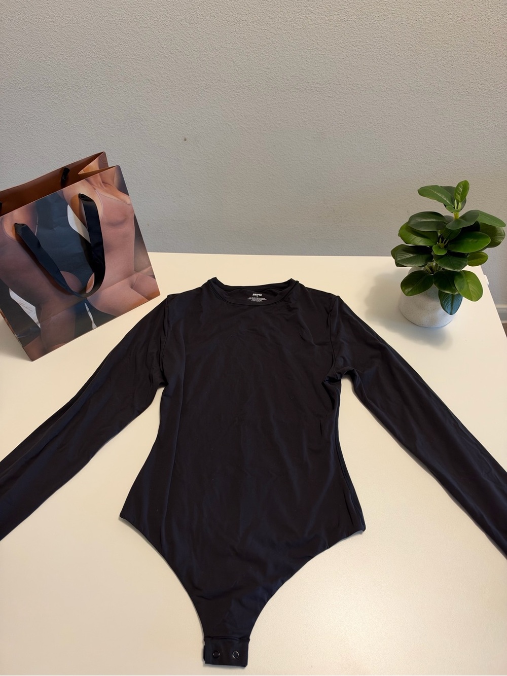 SKIMS Fits Everybody Long Sleeve Crew Neck Bodysuit Onyx Black Medium M